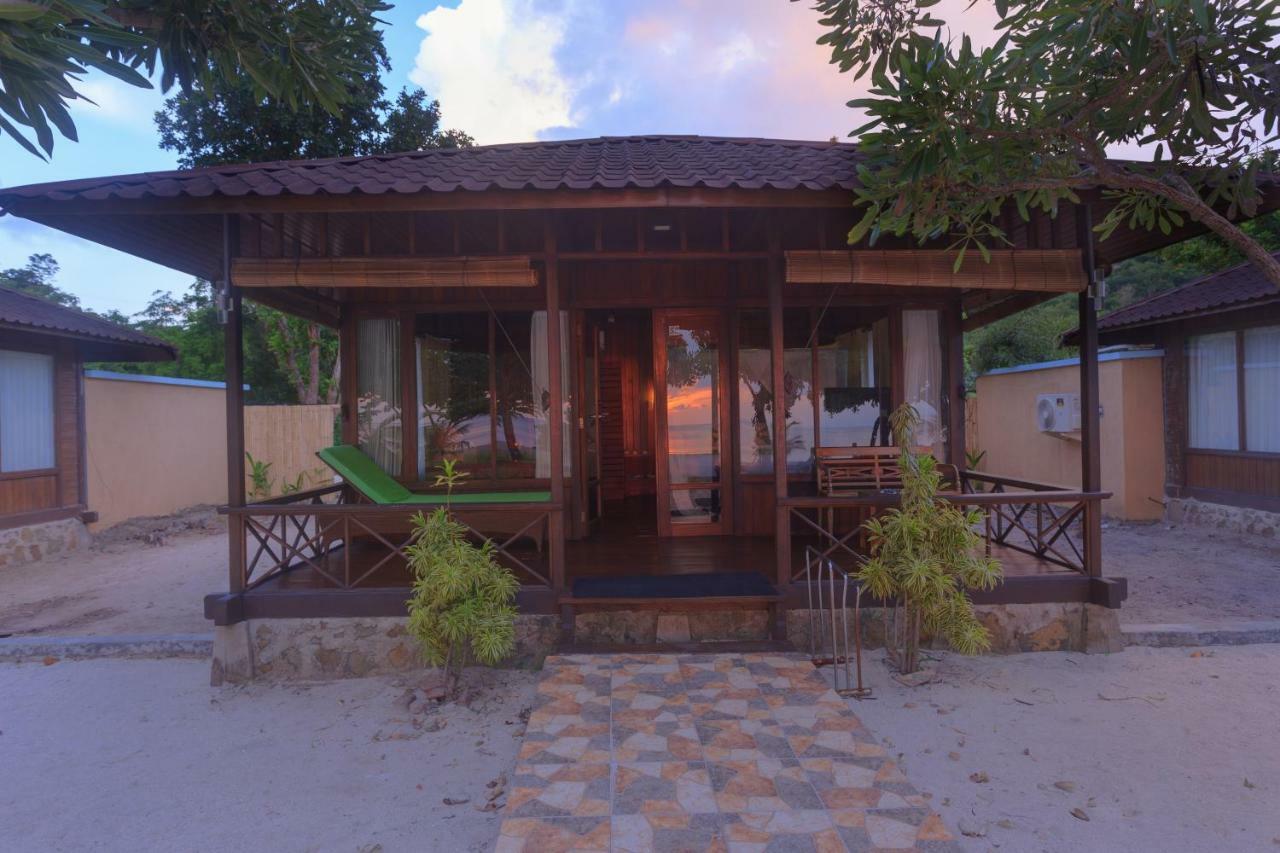 Sylvia Beach Villa Labuan Bajo Kültér fotó